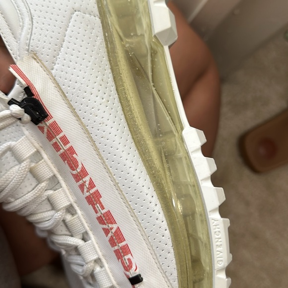 Authentic Givenchy sneakers lightly worn - Picture 9 of 10